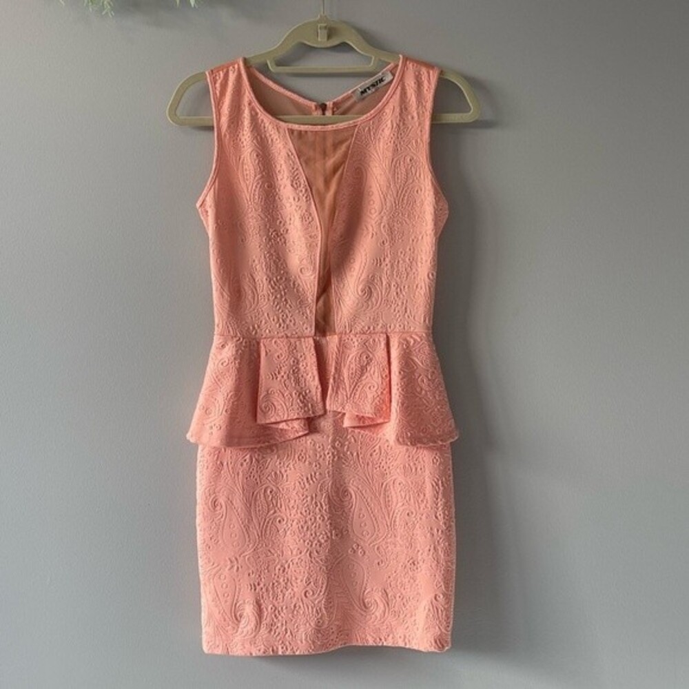 🌺 15. EUC Peach Peplum Mesh Panel Embossed Bodycon Dress by Mystic Size Medium
